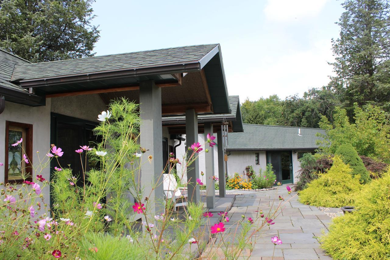 New Park Retreat Hotel Ithaca Exterior photo
